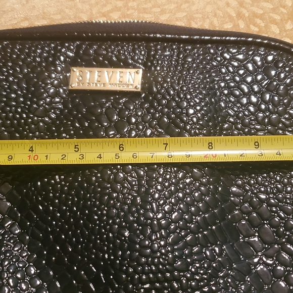 STEVEN by Steve Madden padded tablet case. - Picture 2 of 5